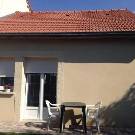 A Etain, Inclus, Proche Verdun Avec Terrasse Et Parking - Fr-1-585-3 *