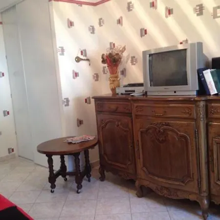 A Etain, Inclus, Proche Verdun Avec Terrasse Et Parking - Fr-1-585-3 * Etain