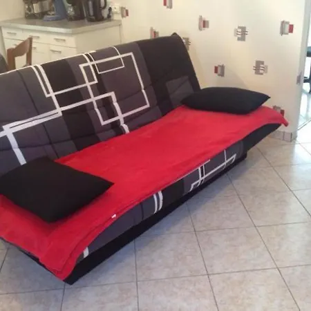 A Etain, Inclus, Proche Verdun Avec Terrasse Et Parking - Fr-1-585-3